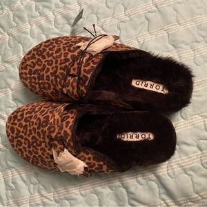 NWT Torrid Cheetah Slip-Ons Sz 8.5 Wide